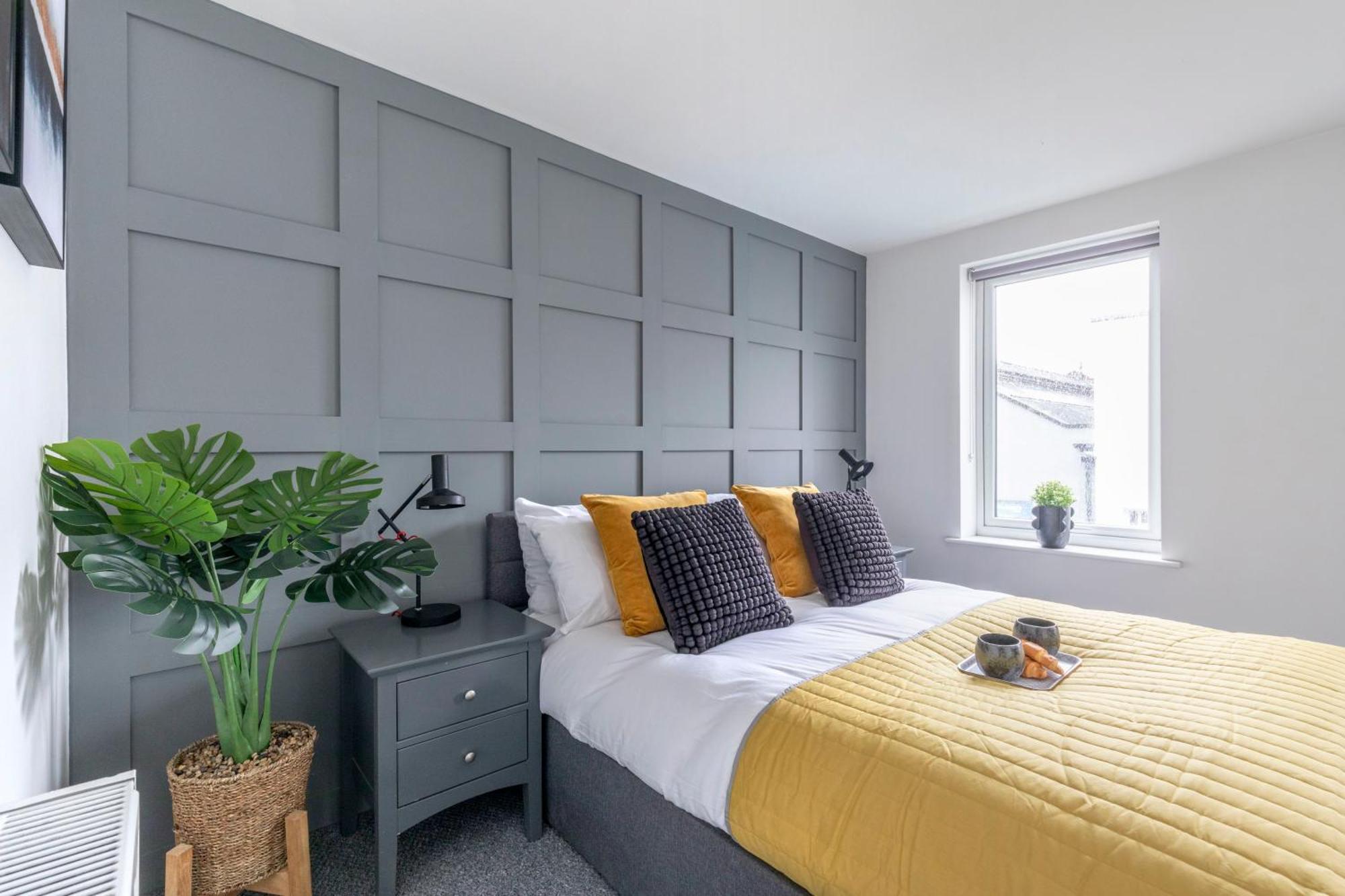 Modern Four Bedroom Four Bathroom Home Cheltenham Exterior photo